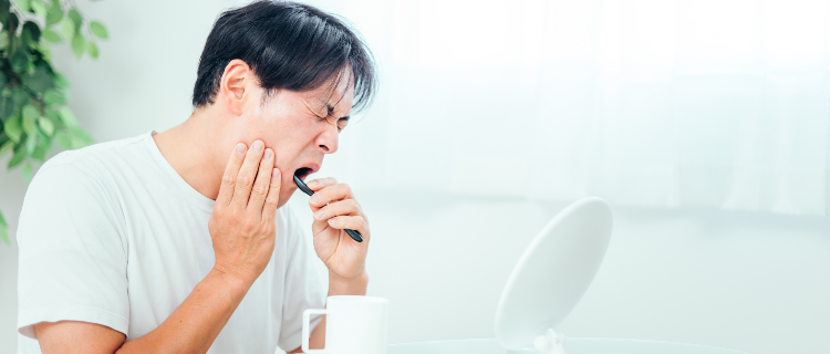 インプラントは歯周病にならない？「インプラント周囲炎」になる